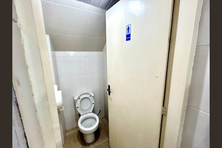 Casa à venda com 240m², 4 quartos e 6 vagasBanheiro 5