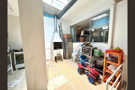 Casa à venda com 240m², 4 quartos e 6 vagasQuintal