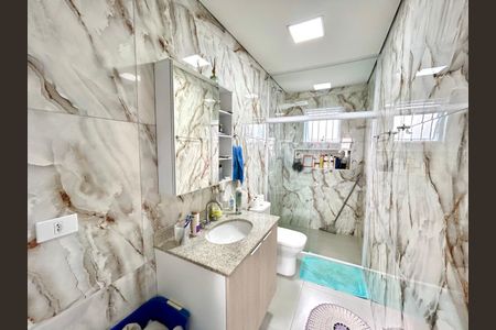 Casa à venda com 240m², 4 quartos e 6 vagasBanheiro 1