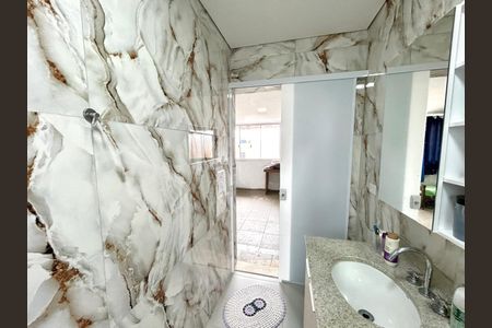 Casa à venda com 240m², 4 quartos e 6 vagasBanheiro 1