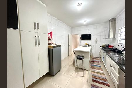 Casa à venda com 240m², 4 quartos e 6 vagasCozinha 1