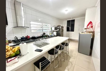 Casa à venda com 240m², 4 quartos e 6 vagasCozinha 1