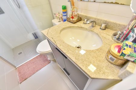 Apartamento à venda com 50m², 2 quartos e 1 vaga Apartamento à venda com 50m², 2 quartos e 1 vagaBanheiro da suíte