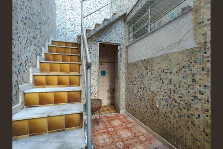 Casa de condomínio à venda com 167m², 3 quartos e sem vagaEscada