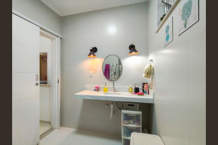 Casa de condomínio à venda com 167m², 3 quartos e sem vagaBanheiro Corredor