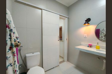 Casa de condomínio à venda com 167m², 3 quartos e sem vagaBanheiro Corredor