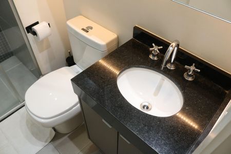 Banheiro de kitnet/studio para alugar com 1 quarto, 25m² em Perdizes, São Paulo