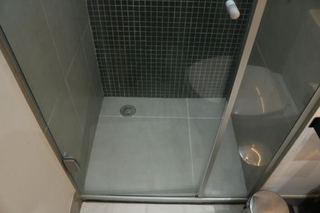 Banheiro de kitnet/studio para alugar com 1 quarto, 25m² em Perdizes, São Paulo