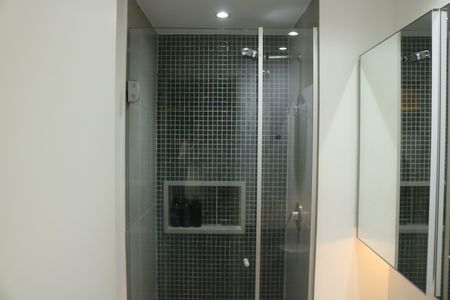 Banheiro de kitnet/studio para alugar com 1 quarto, 25m² em Perdizes, São Paulo