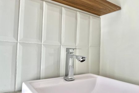 Apartamento à venda com 57m², 2 quartos e 1 vaga Apartamento à venda com 57m², 2 quartos e 1 vagaBanheiro