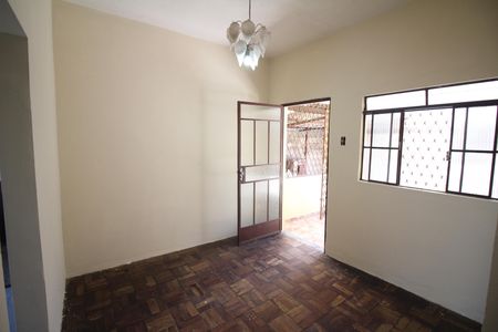 Sala de casa à venda com 2 quartos, 360m² em Novo Riacho, Contagem