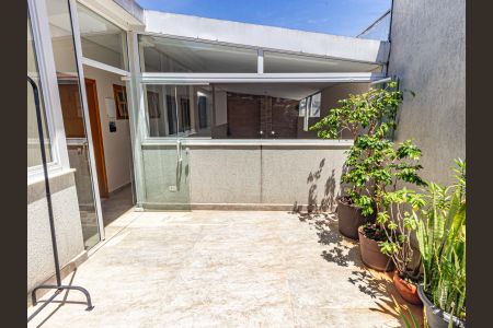 Casa à venda com 279m², 6 quartos e 3 vagas Casa à venda com 279m², 6 quartos e 3 vagasVaranda