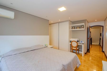 Casa para alugar com 240m², 4 quartos e 2 vagasSuíte 1