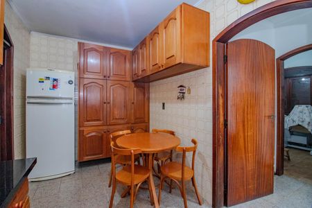 Casa para alugar com 240m², 4 quartos e 2 vagasCozinha