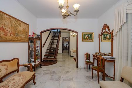 Casa para alugar com 240m², 4 quartos e 2 vagasSala