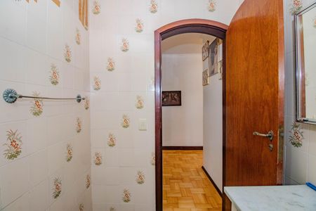 Casa para alugar com 240m², 4 quartos e 2 vagasBanheiro Social