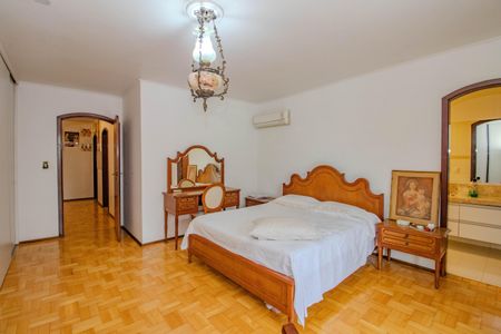 Casa para alugar com 240m², 4 quartos e 2 vagasSuíte 2