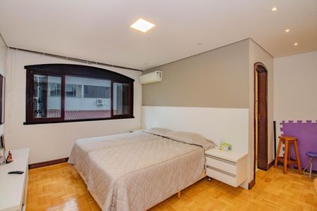 Casa para alugar com 240m², 4 quartos e 2 vagasSuíte 1