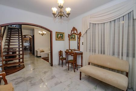 Casa para alugar com 240m², 4 quartos e 2 vagasSala