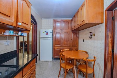 Casa para alugar com 240m², 4 quartos e 2 vagasCozinha