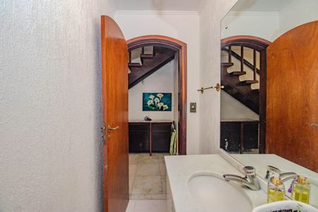 Casa para alugar com 240m², 4 quartos e 2 vagasLavabo