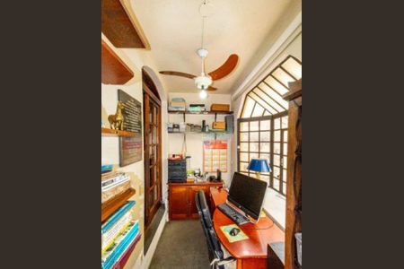 Casa à venda com 3 quartos, 300m² em Vila Alexandria, São Paulo