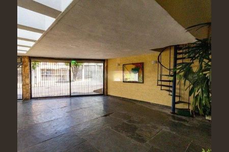 Casa à venda com 3 quartos, 300m² em Vila Alexandria, São Paulo