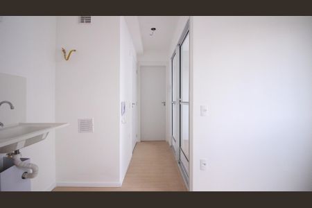 Corredor de apartamento para alugar com 2 quartos, 34m² em Vila Ema, São Paulo