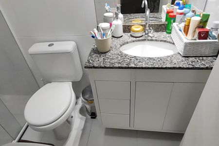 Apartamento à venda com 79m², 2 quartos e 2 vagasBanheiro da Suíte