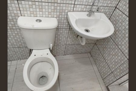 Banheiro social de casa para alugar com 1 quarto, 50m² em Chácara Santo Antônio (zona Leste), São Paulo