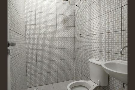Banheiro social de casa para alugar com 1 quarto, 50m² em Chácara Santo Antônio (zona Leste), São Paulo