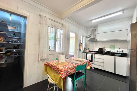 Casa à venda com 225m², 3 quartos e 2 vagas Casa à venda com 225m², 3 quartos e 2 vagasCozinha