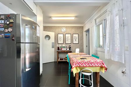 Casa à venda com 225m², 3 quartos e 2 vagas Casa à venda com 225m², 3 quartos e 2 vagasCozinha