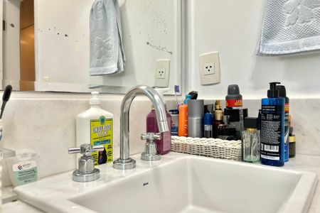 Casa à venda com 225m², 3 quartos e 2 vagas Casa à venda com 225m², 3 quartos e 2 vagasBanheiro Corredor