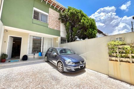 Casa à venda com 225m², 3 quartos e 2 vagas Casa à venda com 225m², 3 quartos e 2 vagasGaragem