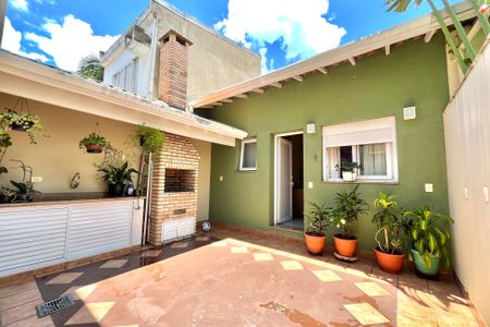 Casa à venda com 225m², 3 quartos e 2 vagas Casa à venda com 225m², 3 quartos e 2 vagasQuintal