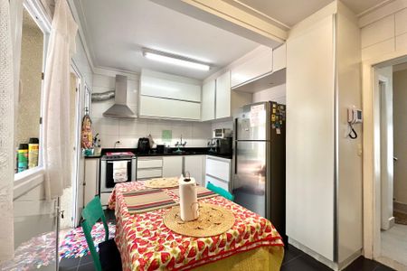 Casa à venda com 225m², 3 quartos e 2 vagas Casa à venda com 225m², 3 quartos e 2 vagasCozinha