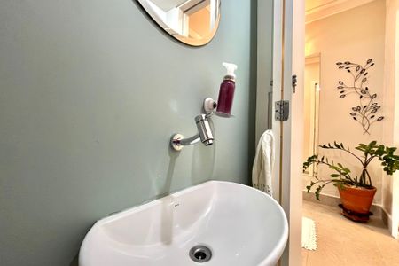 Casa à venda com 225m², 3 quartos e 2 vagas Casa à venda com 225m², 3 quartos e 2 vagasLavabo