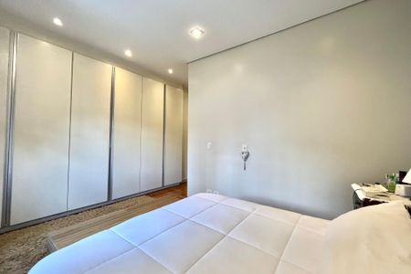 Casa à venda com 225m², 3 quartos e 2 vagas Casa à venda com 225m², 3 quartos e 2 vagasSuite