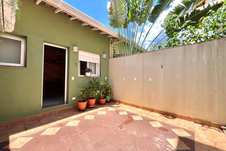 Casa à venda com 225m², 3 quartos e 2 vagas Casa à venda com 225m², 3 quartos e 2 vagasQuintal