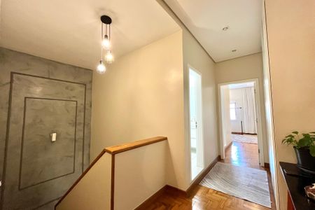 Casa à venda com 225m², 3 quartos e 2 vagas Casa à venda com 225m², 3 quartos e 2 vagasCorredor