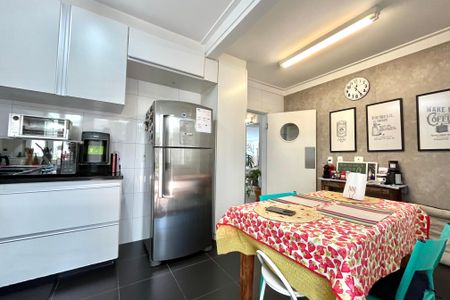 Casa à venda com 225m², 3 quartos e 2 vagas Casa à venda com 225m², 3 quartos e 2 vagasCozinha