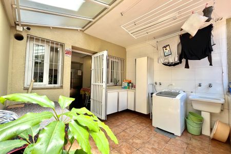 Casa à venda com 225m², 3 quartos e 2 vagas Casa à venda com 225m², 3 quartos e 2 vagasÁrea de Serviço