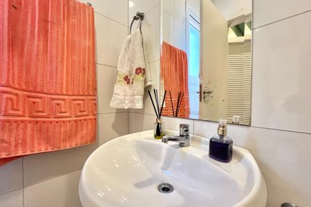 Casa à venda com 225m², 3 quartos e 2 vagas Casa à venda com 225m², 3 quartos e 2 vagasBanheiro da Suíte de Serviço