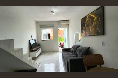 Casa de condomínio para alugar com 100m², 2 quartos e 2 vagasSala