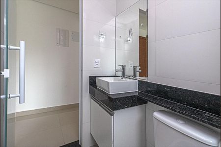 banheiro social_3 de apartamento para alugar com 1 quarto, 33m² em Vila Moinho Velho, São Paulo