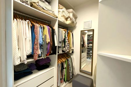 Apartamento à venda com 219m², 4 quartos e 4 vagasCloset da suíte 1