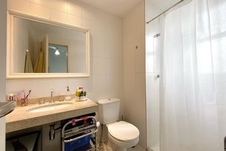Apartamento à venda com 219m², 4 quartos e 4 vagasBanheiro da Suíte 4