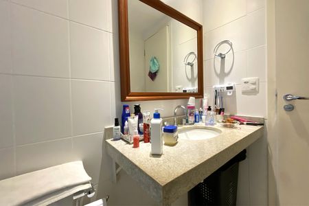 Apartamento à venda com 219m², 4 quartos e 4 vagasBanheiro da Suíte 3