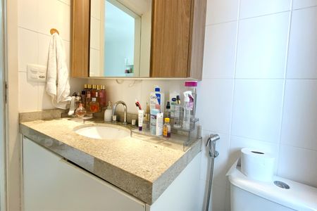 Apartamento à venda com 219m², 4 quartos e 4 vagasBanheiro da Suíte 2